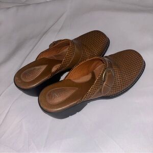 Clarks Artisan Collection Brown Leather Clogs Women’s Slip-On Comfort Shoes 7.5